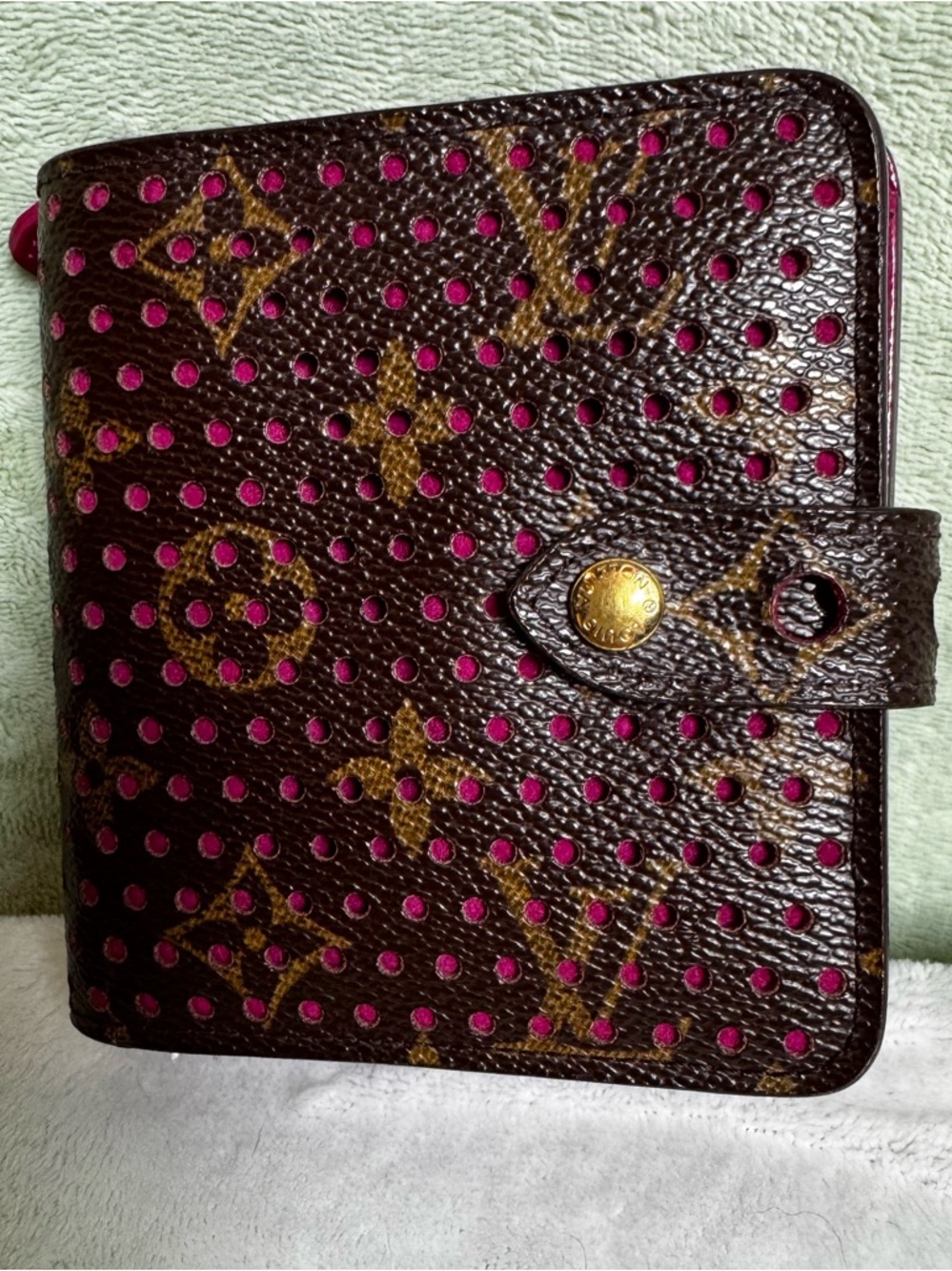 RARE Louis Vuitton Fuchsia Perforated Compact Wallet 💖  Pink!